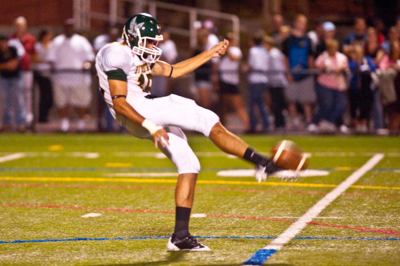 Worcester State Fights Past Fitchburg State, 20-10