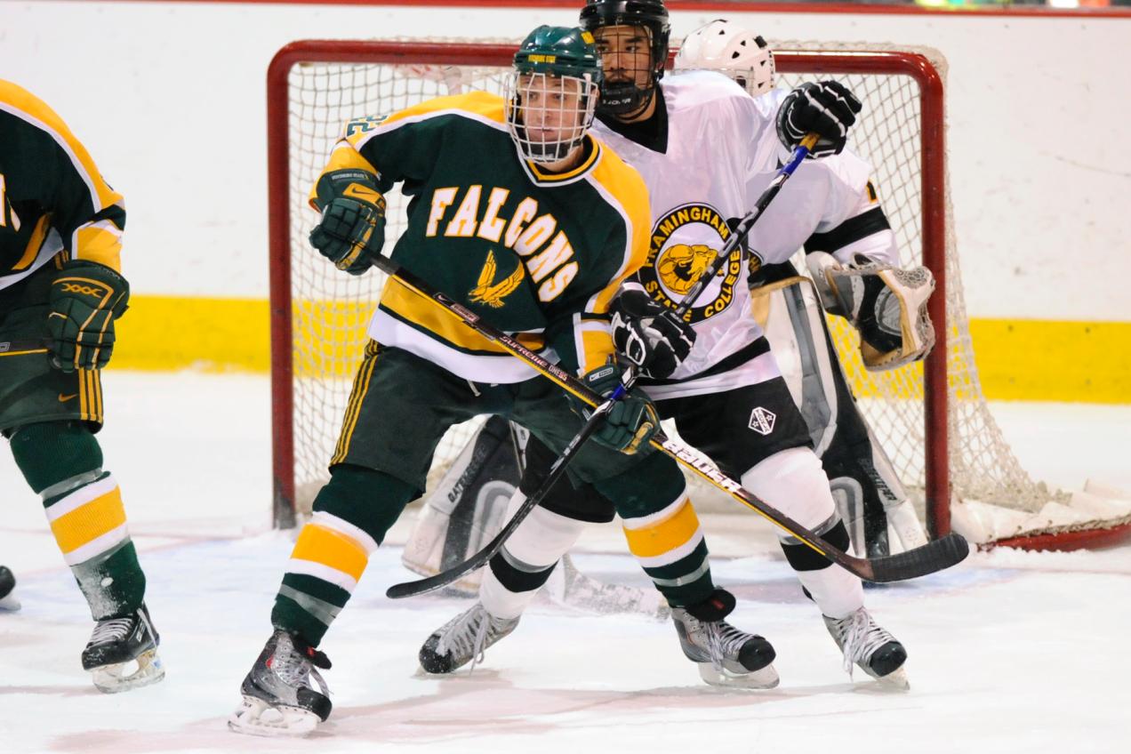 UMass Dartmouth Stops Fitchburg State, 6-3