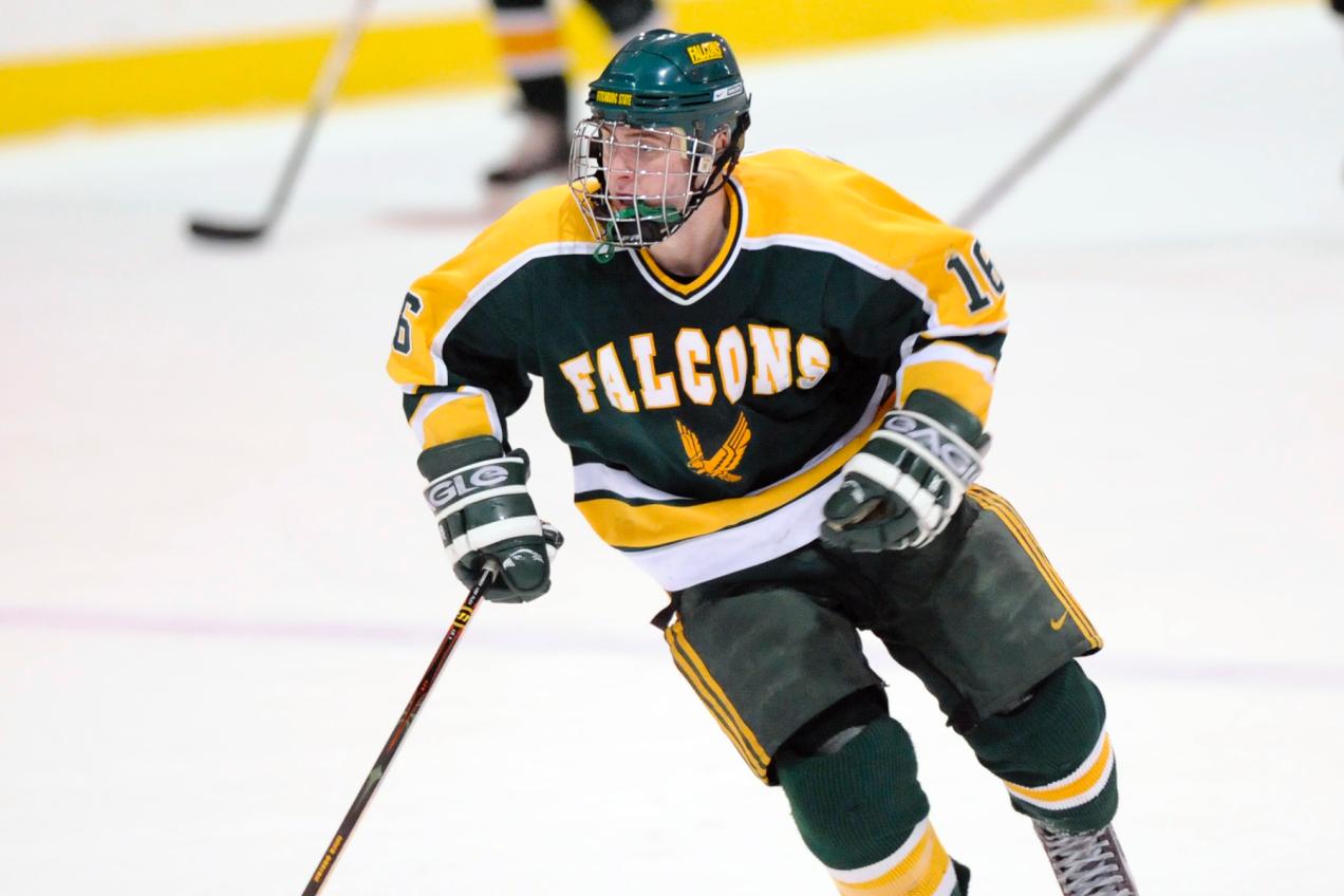 Fitchburg State Shoots Past UMass Dartmouth, 3-2