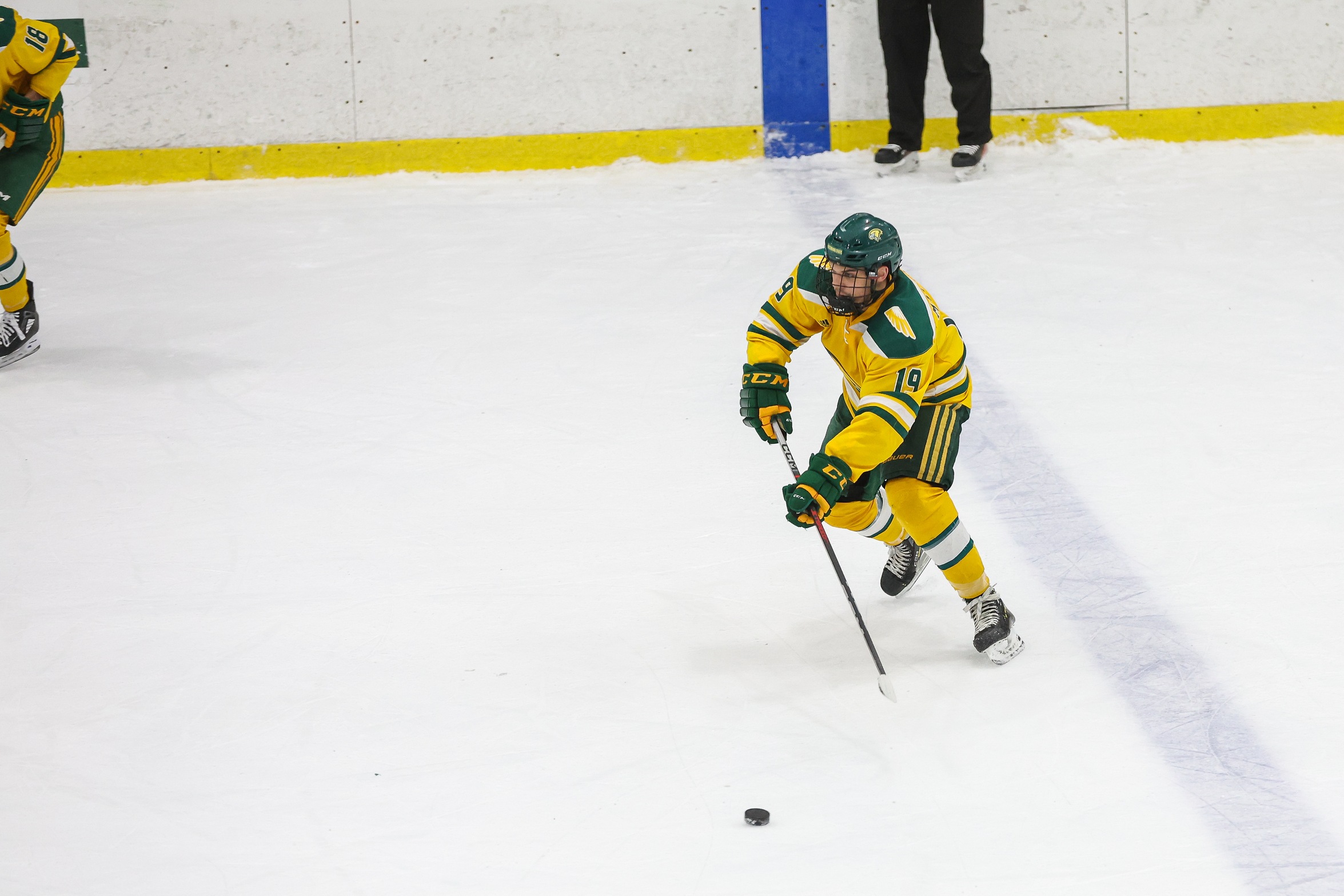 Ice Hockey Soars Past Greyhounds