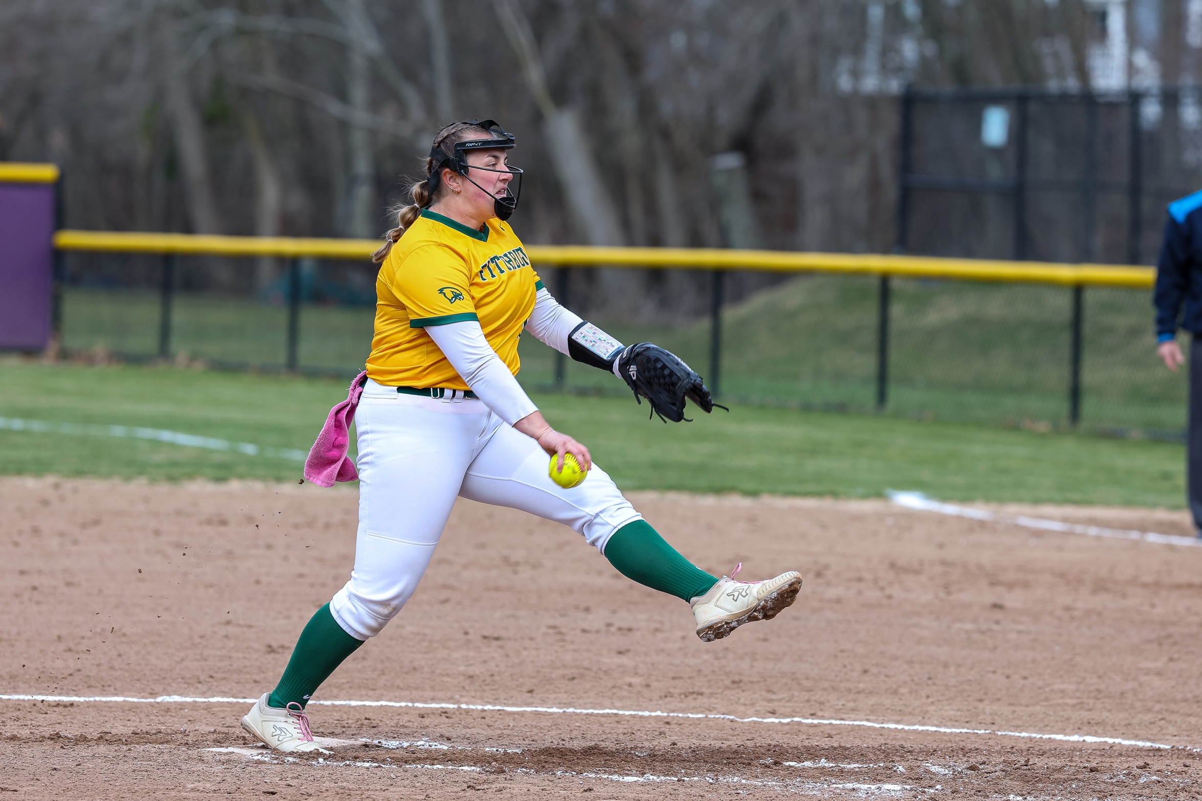 Softball Takes Pair From Lynx In Non-Conference Twin Bill