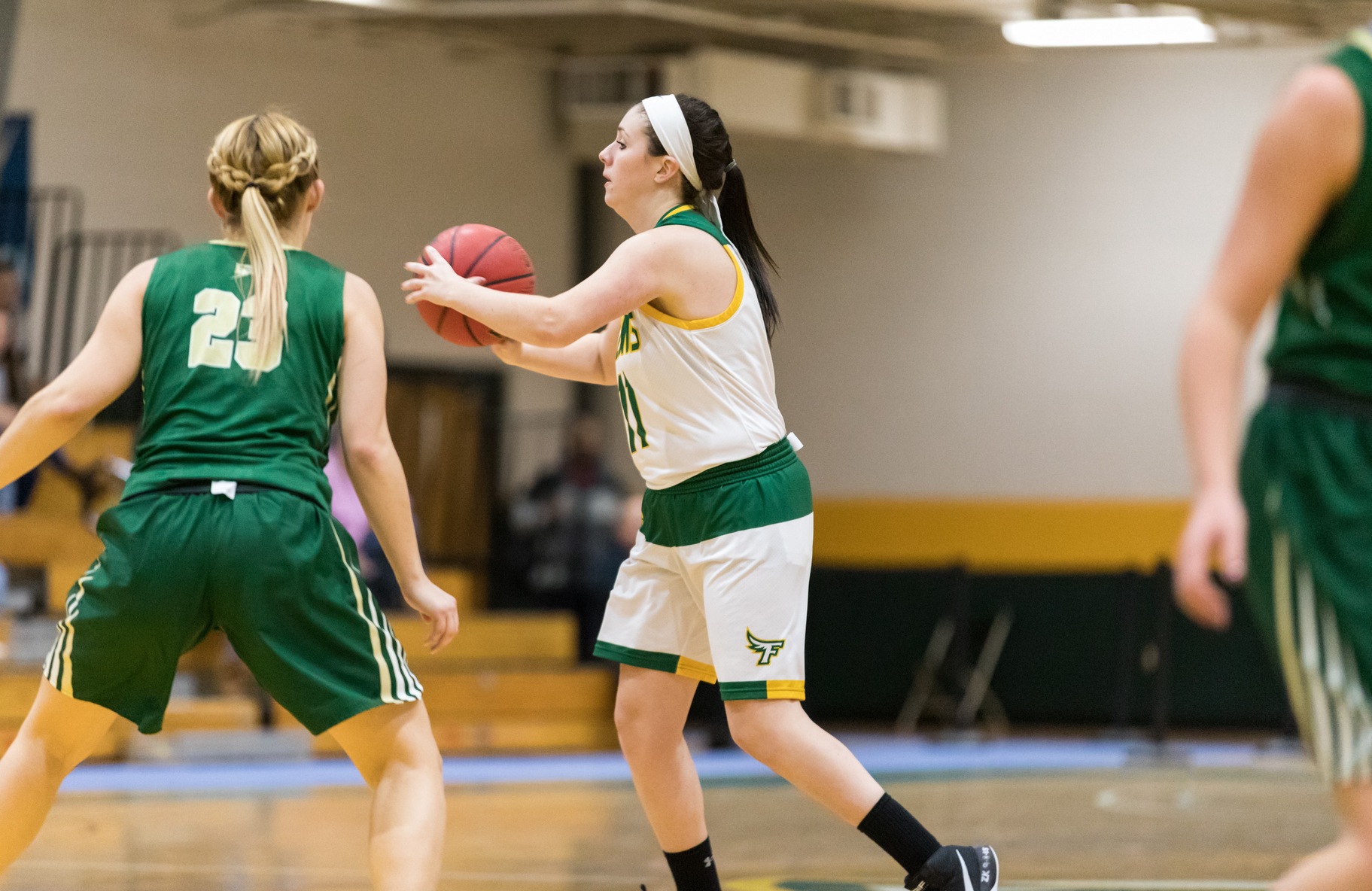Falcons Defeated By Bears, 71-65