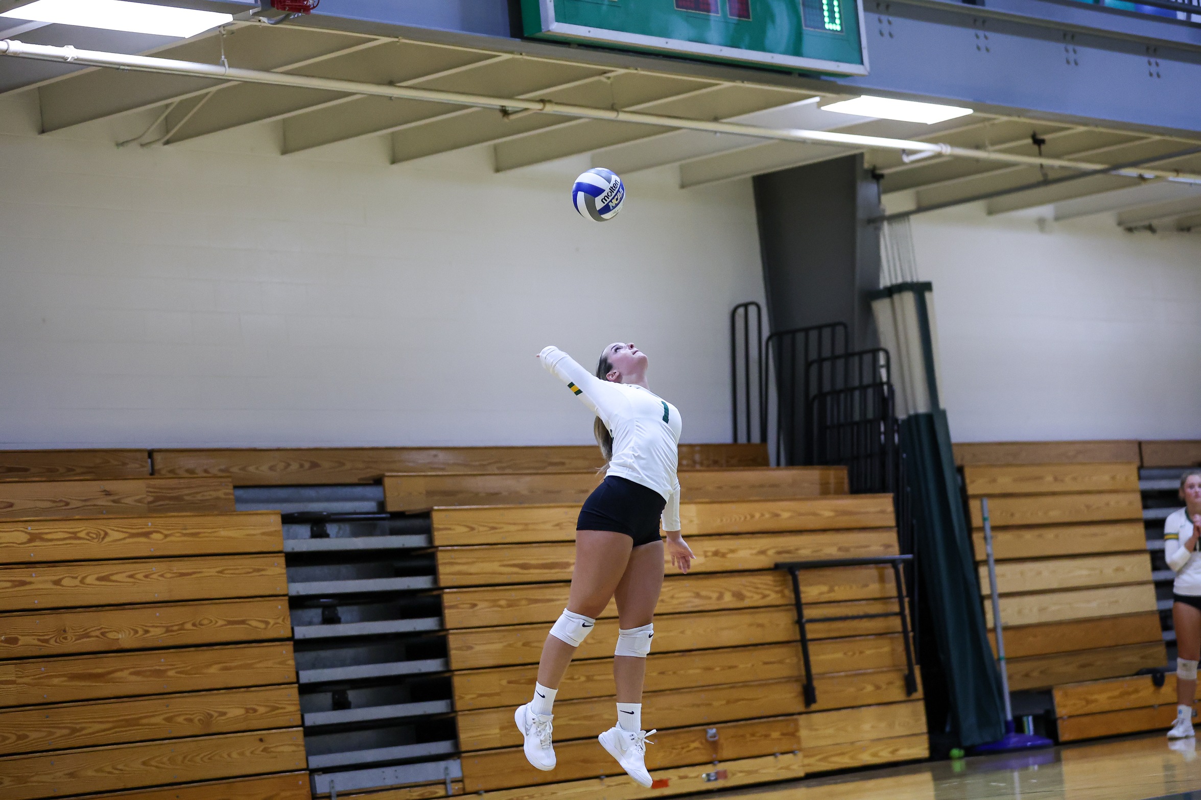 Lyons Claw Past Women's Volleyball